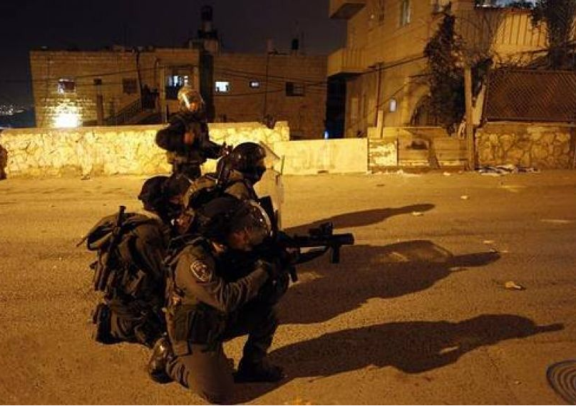اندلاع مواجهات خلال اقتحام آليات عسكرية إسرائيلية لبلدة عنبتا شمال الضفة المحتلة