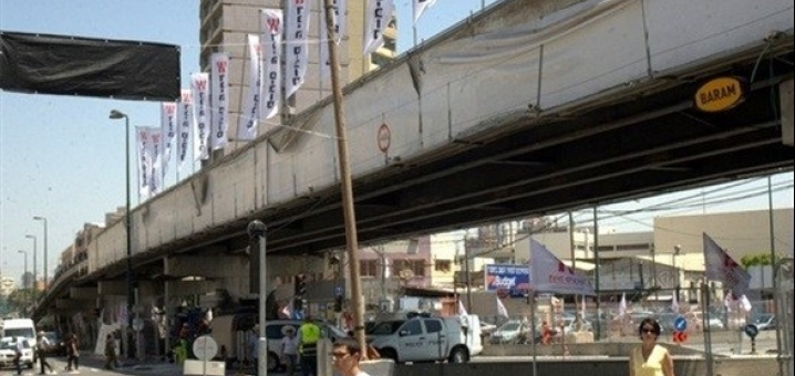 بالفيديو : تفجير جسر "معاريف" في تل أبيب