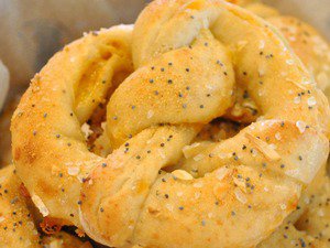 برتزلز محشي بالجبن