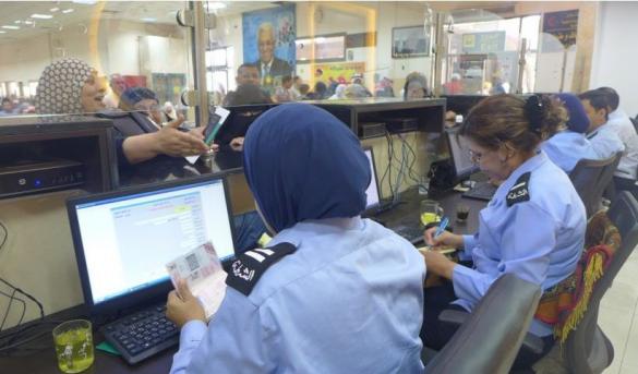 بحجة الأسباب الأمنية.. الاحتلال يمنع 10 مواطنين من السفر عبر معبر الكرامة