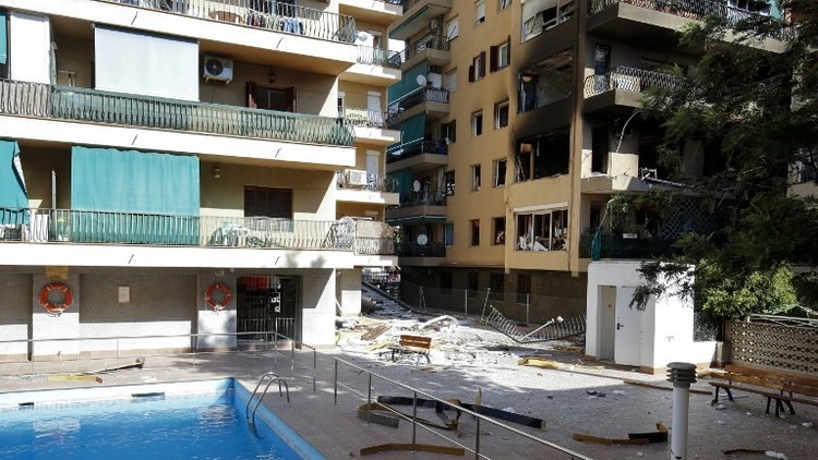 قتيل و14 جريحاً  بانفجار داخل مبنى بالقرب من مدينة برشلونة
