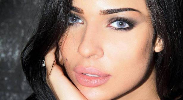 بالصورة: رغم إبتعاده عن الأضواء.. زوج نادين نجيم يضمّها بحنيّة!