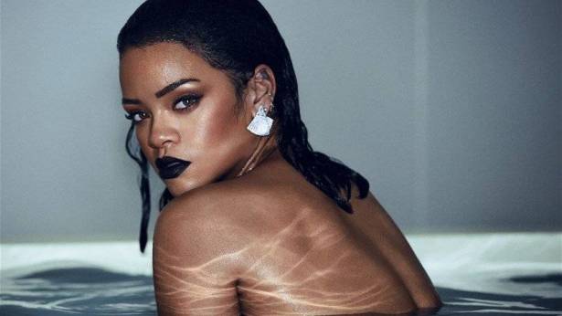 بالصورة: ريهانا بلوكٍ غريب في شوارع نيويورك