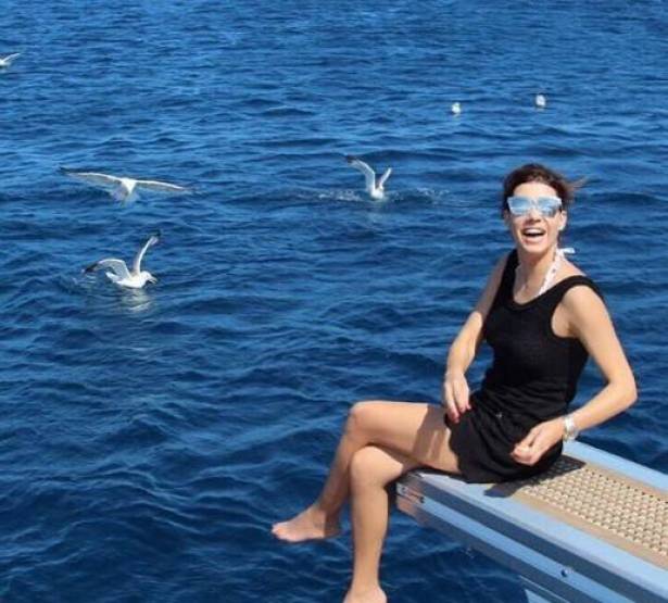 صورة .. بولا يعقوبيان تشارك بزفاف نجل وزير بفستان شفاف