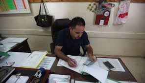 لجنة الانتخابات تدعو المواطنين للمبادرة بالتسجيل