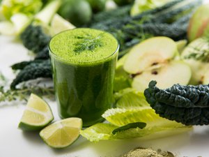 عصير الخيار والليمون المنعش