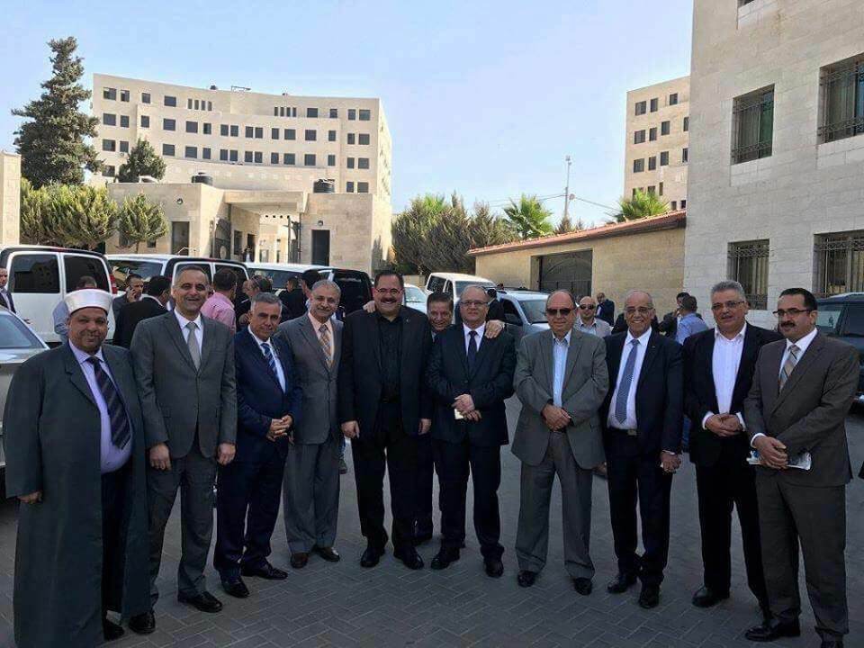 بالأسماء والصور: حكومة الوفاق تتسلم مقار وزاراتها بغزة 