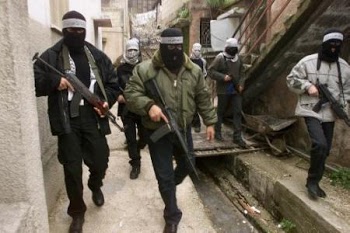 بالفيديو : بعد غياب لأكثر من 7 سنوات .. عناصر كتائب الاقصى يطلقون النار برام الله