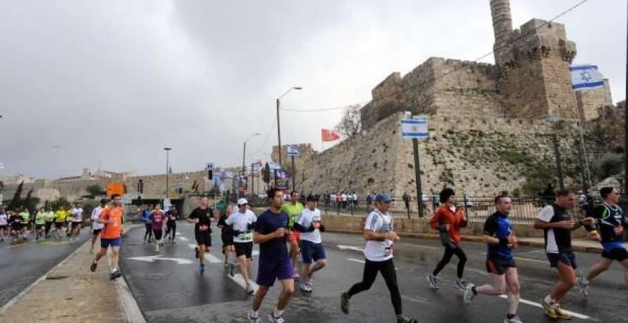 الاحتلال يفصل شمال الضفة عن وسطها لتنظيم ماراثون للمستوطنين