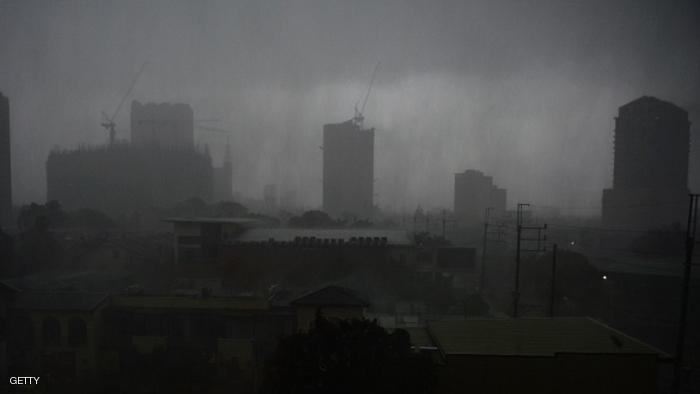 آلاف الأشخاص يفرون من إعصار ساريكا في الفيليبين