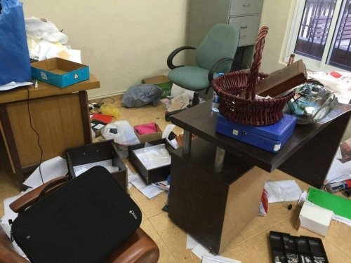 بالصور: قوات الاحتلال تقتحم حرم جامعة بيرزيت وتستولي على مقتنيات للكتل الطلابية
