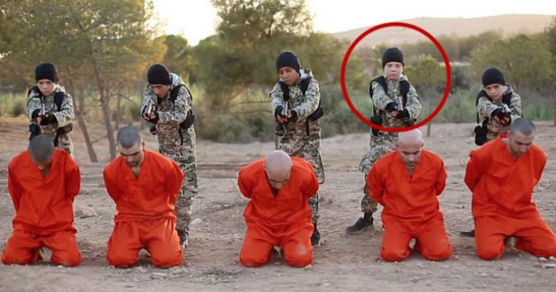 بريطاني يفاجأ بعد نشر فيديو لابنه يكشف انضمامه لصفوف داعش