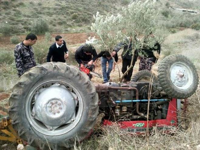 إصابة مواطن جراء إنقلاب جرار زراعي جنوب جنين