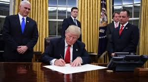 11 حائز على "نوبل" يرفضون قرار ترامب حول اللاجئين