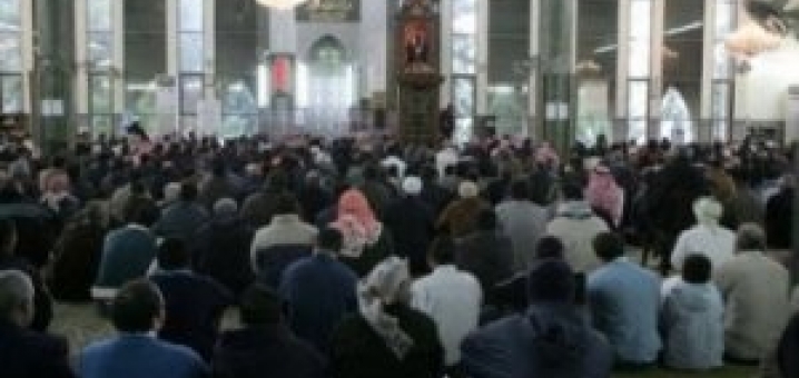 بالفيديو : خطيب في الأردن ندد بعمليات "الطعن" واعتبرها "ارهابية" والاردنيون يطردونه من المسجد