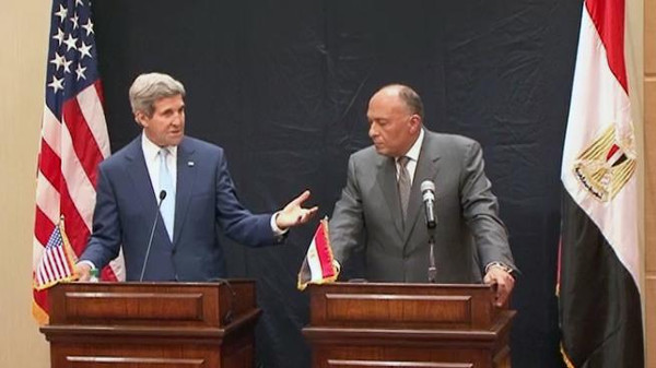مصر: شكري يتلقى اتصالاً هاتفياً من كيري لبحث استئناف المفاوضات الفلسطينية الإسرائيلية