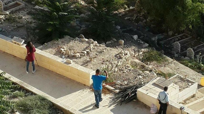 الاحتلال يقتحم مقبرة باب الرحمة ويمنع موظفي الأوقاف من دخولها