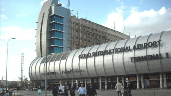 القبض على مصري حاول ركوب طائرة إلى إيطاليا حاملاً خنجراً