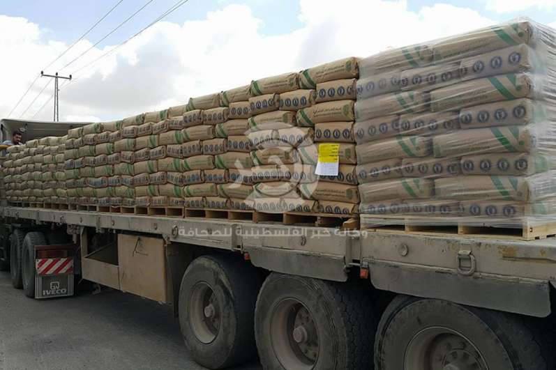 بالصور: بدء دخول كميات من الإسمنت للقطاع الخاص عبر معبر رفح