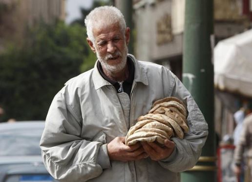 بعد تخطي الدولار 12 جنيها.. إعلاميو السيسي: "مصر لبست بالحيط"!