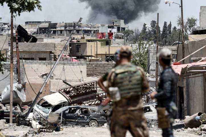 مقتل صحفي فرنسي وإصابة 2 آخرين في انفجار بالموصل 