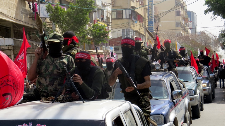 بالفيديو والصور:عرض عسكري غير مسبوق في ذكرى انطلاقة الديمقراطية ال 46