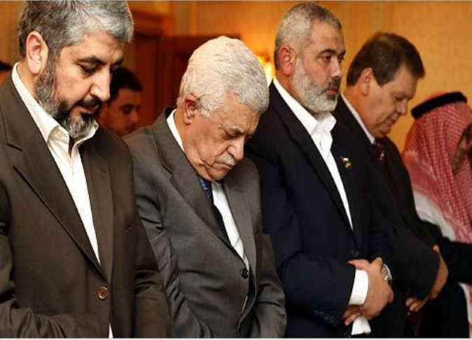 محللون: القيادة الفلسطينية نجحت بتضليل الشعب في استمرار اجتماعاتها