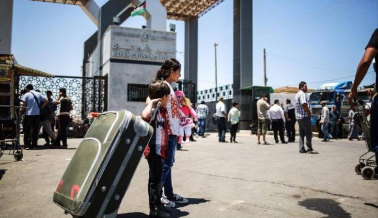 بث مباشر: حركة المسافرين في معبر رفح لليوم الثاني من عمله