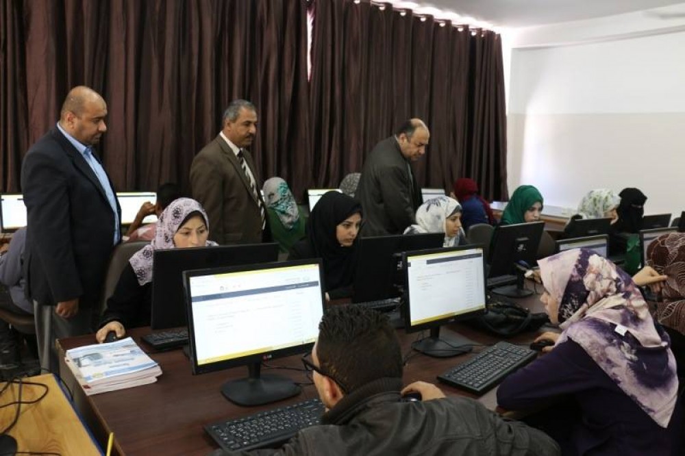 في سابقة نوعية على مستوى جامعات الوطن.. جامعة الاسراء تطبق الامتحانات الالكترونية لطلبتها