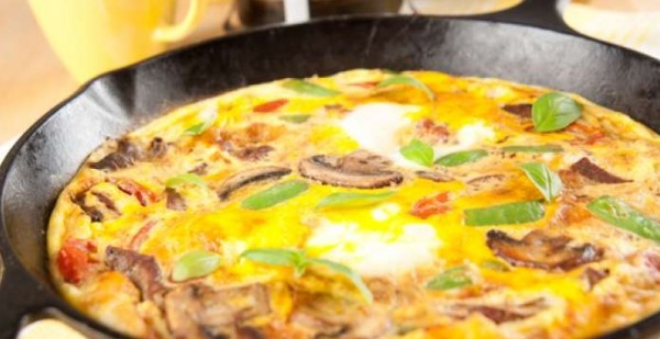 أومليت بالمشروم والدجاج