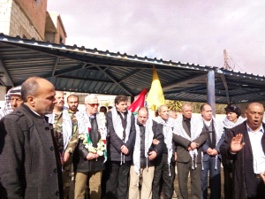 وفد من منظمة التحرير يزور مخيم "خان الشيخ" ويقدم منحة مساعدة من الرئيس