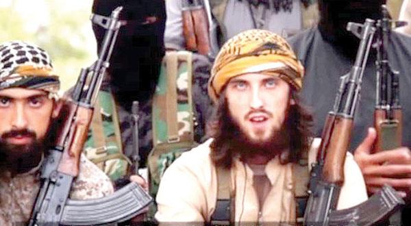 حسابات داعشية تتبنى الهجوم على مُدرس بمقص في فرنسا