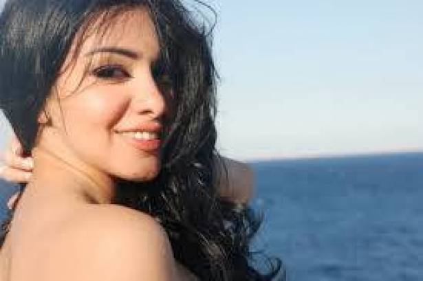 ميرهان حسين تهدد المخرجين بهذه الصور