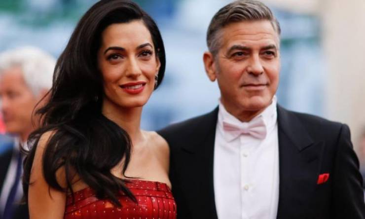 تفاصيل جديدة.. كلوني طلب يد أمل للزواج بطريقة "رهيبة"