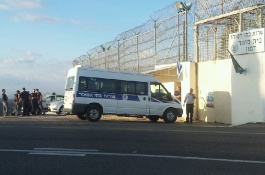 شؤون الأسرى : 17 أسيرة محتجزة في غرفة واحدة بسجن" دامون"