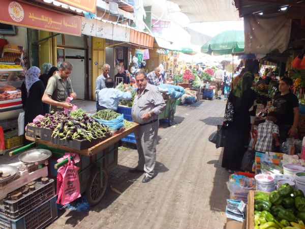 بلدية جنين تخصص مكاناً للبسطات العشوائية