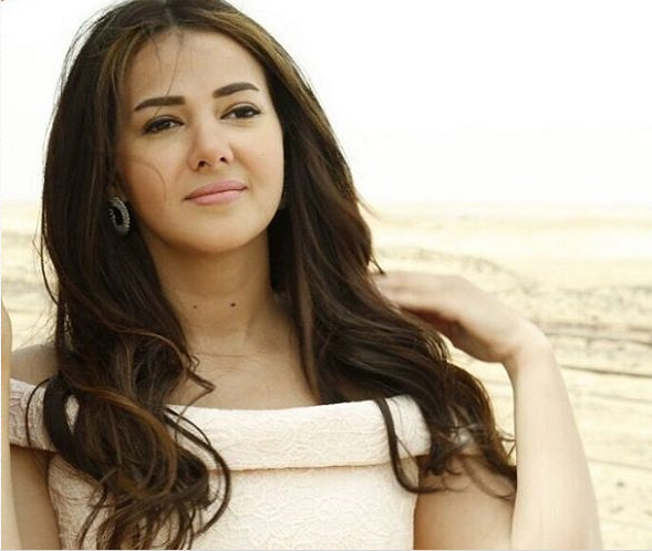 بالفيديو : النجمة دنيا سمير غانم تفاجئ الجمهور بإطلالة جديدة ؟