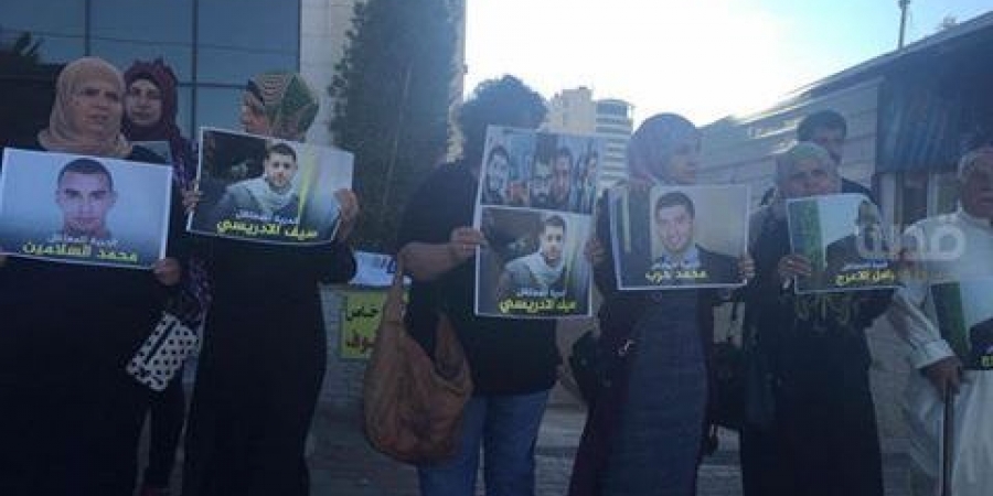 نشطاء ينظمون وقفة تضامنية للإفراج عن 6 معتقلين لدى السلطة