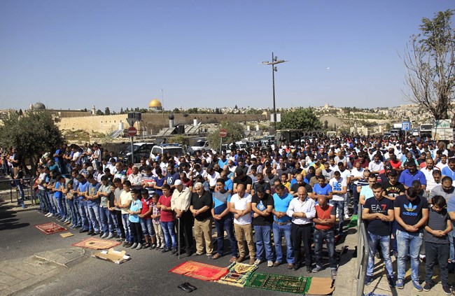 الاحتلال يواصل منع سكان غزة من أداء صلاة الجمعة بالأقصى للأسبوع الخامس