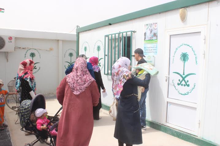 بالصور: العيادات التخصصية السعودية تصرف (1689) وصفة طبية للاجئين السوريين في مخيم الزعتري