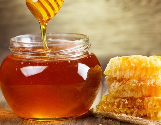 تعرفوا عليها :  12 فائدة للعسل الأسود