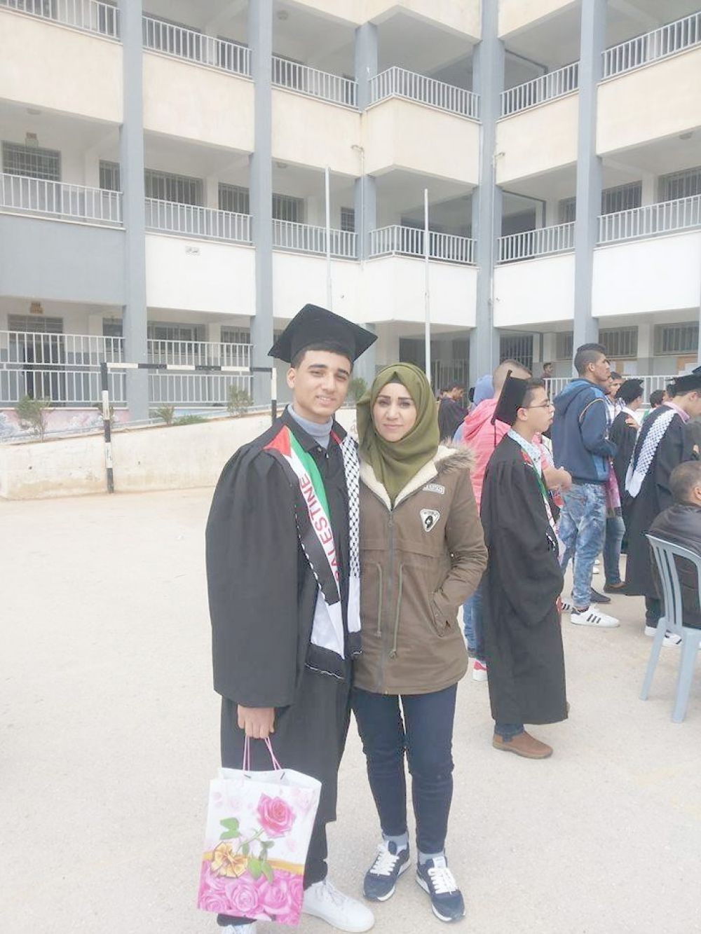جامعة الاستقلال تفصل طالبًا متفوقًا بحجة انتماء والديه لـ"الشعبية" !
