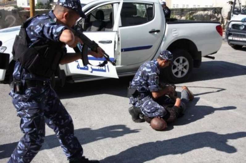 شرطة جنين تلقي القبض على 3 مطلوبين للعدالة