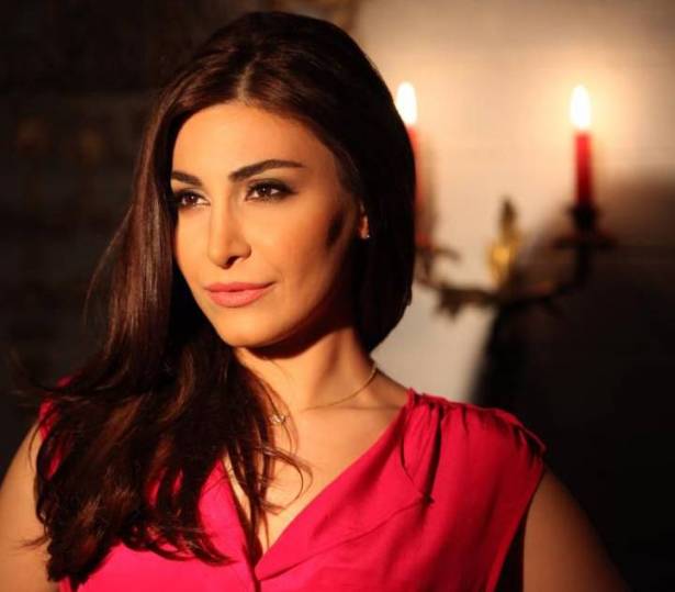 بالصورة: يارا تخطف أنظار جمهورها بـ.... !