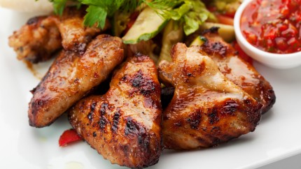 أجنحة الدجاج المتبلة