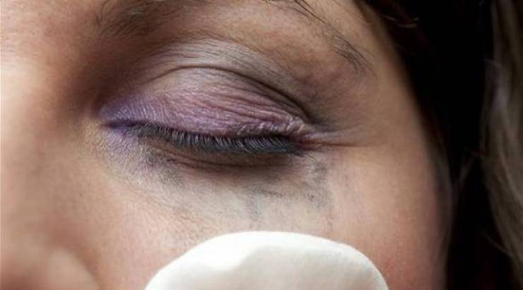 كوارث يسببها النوم دون إزالة المكياج!