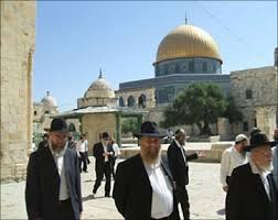 المستوطنون يقتحمون باحات المسجد الأقصى