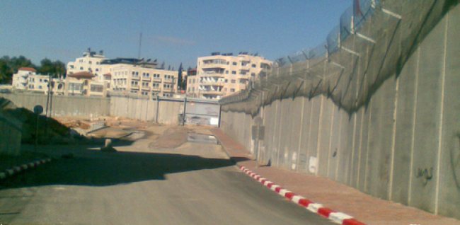 الاحتلال يقرر إغلاق بوابة الضاحية شمال القدس المحتلة