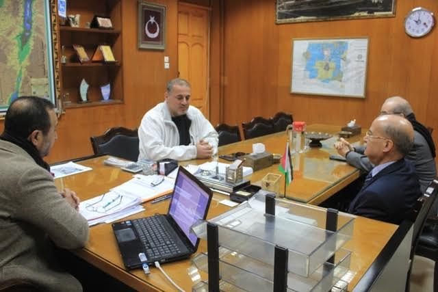 رئيس بلدية غزة يبحث التعاون بين مركز الأطرف ومستشفى حمد للتأهيل الطبي