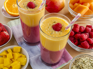 طريقة تحضير عصير التوت والمانجا